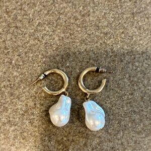 Elegant Gold and Pearl Hoop Earrings